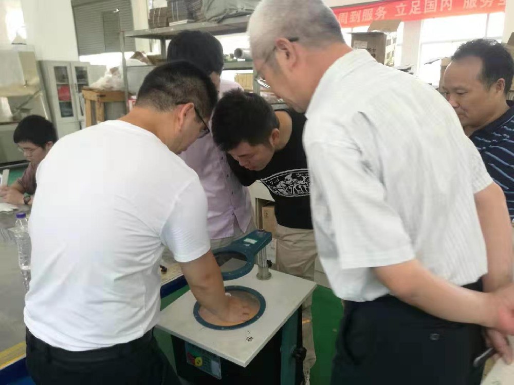 中國石油集團工程技術研究院張懷文博士率團考察魯米星