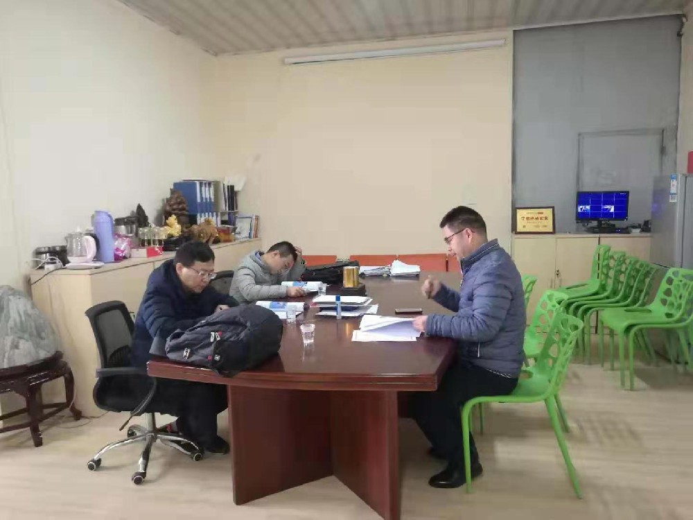 山東京博集團研究院中心實驗室張杰主任到魯米星定制加工玻璃管反應釜。