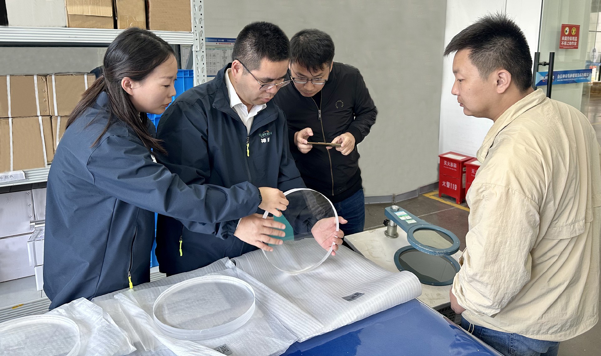 魯米星公司承制華能山東石島灣人員閘門(mén)視鏡玻璃完美通過(guò)驗(yàn)收